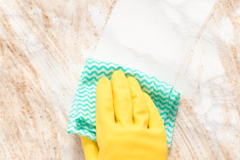 Geen paniek zo verwijder je vlekken van je geverfde muur