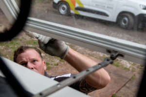 Schilderwerk in Nijmegen Bescherm uw huis tegen de Waalwind